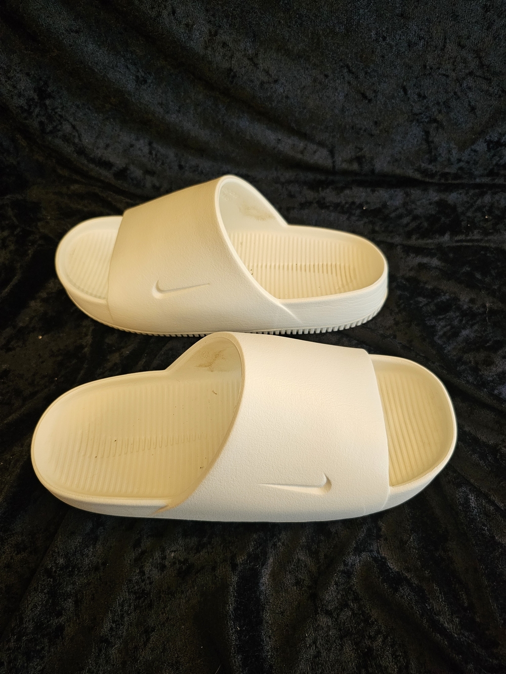 Nike Calm Slides White/Sail Men’s 7 / Women’s 8 - Worn Twice Excellent Condition
